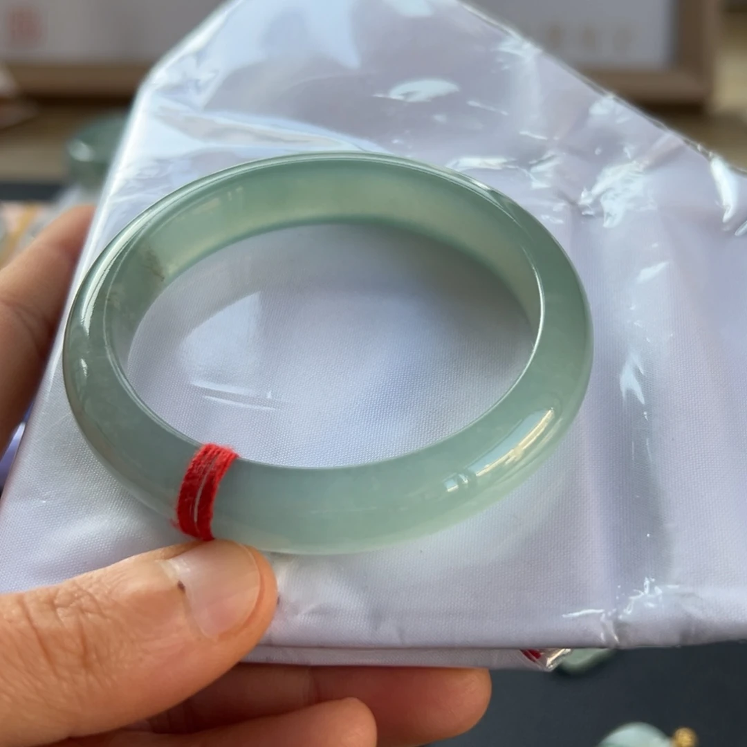 翡翠手镯未镶嵌手镯