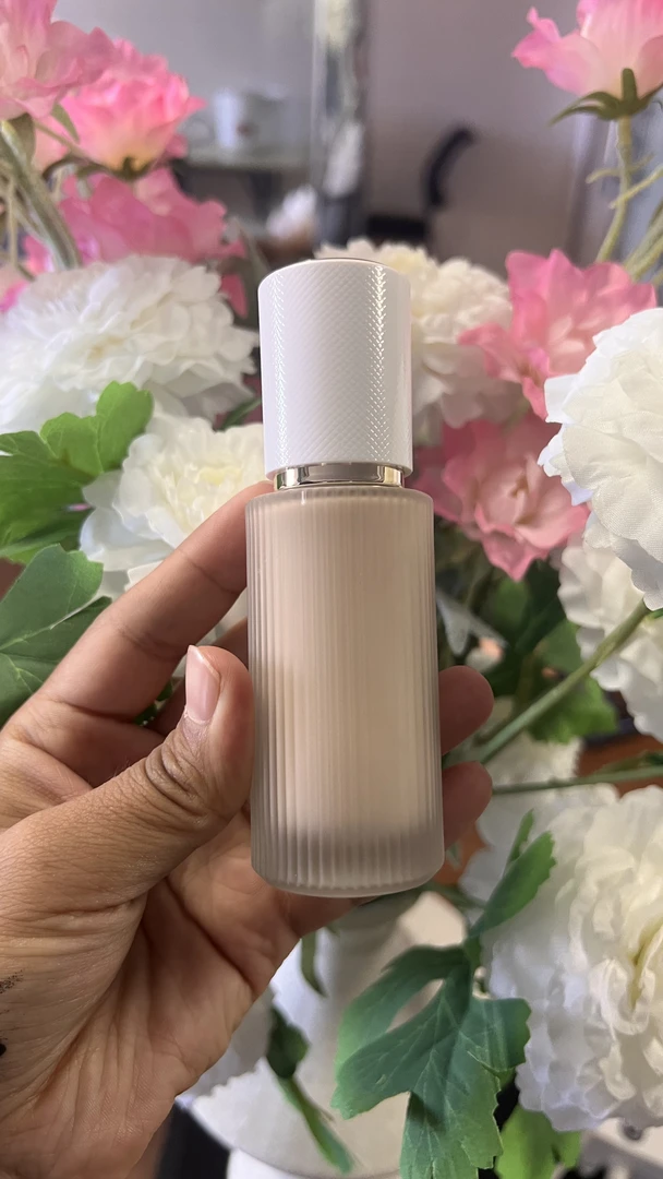 CVB雪莲花持妆焕颜粉底液