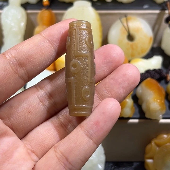 改***己和田玉未镶嵌颈饰