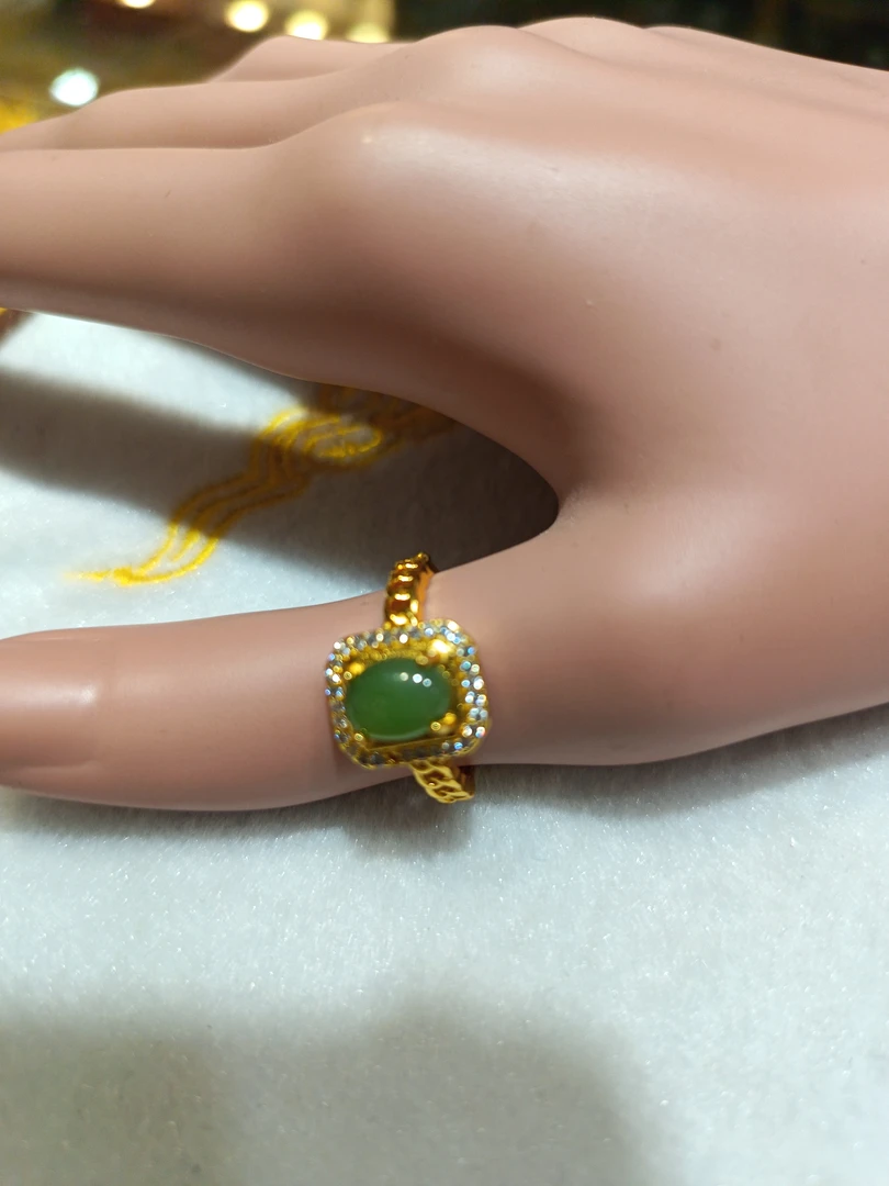 俄罗斯碧玉蛋面满钻方泡女戒,蛋面:8mmx6mm,时尚美丽性价比超高