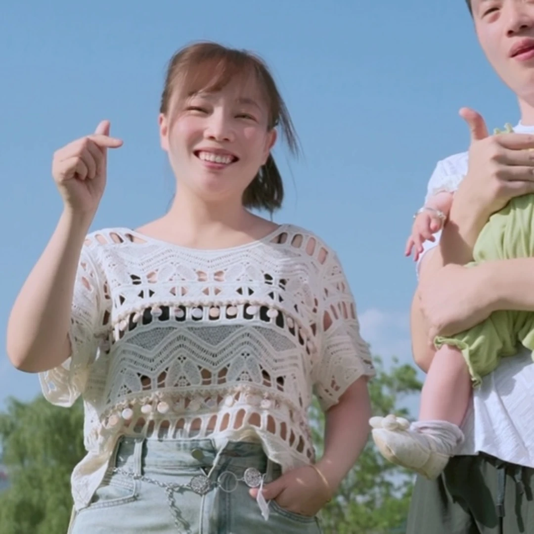 镂空双层上衣牛仔短裤套装