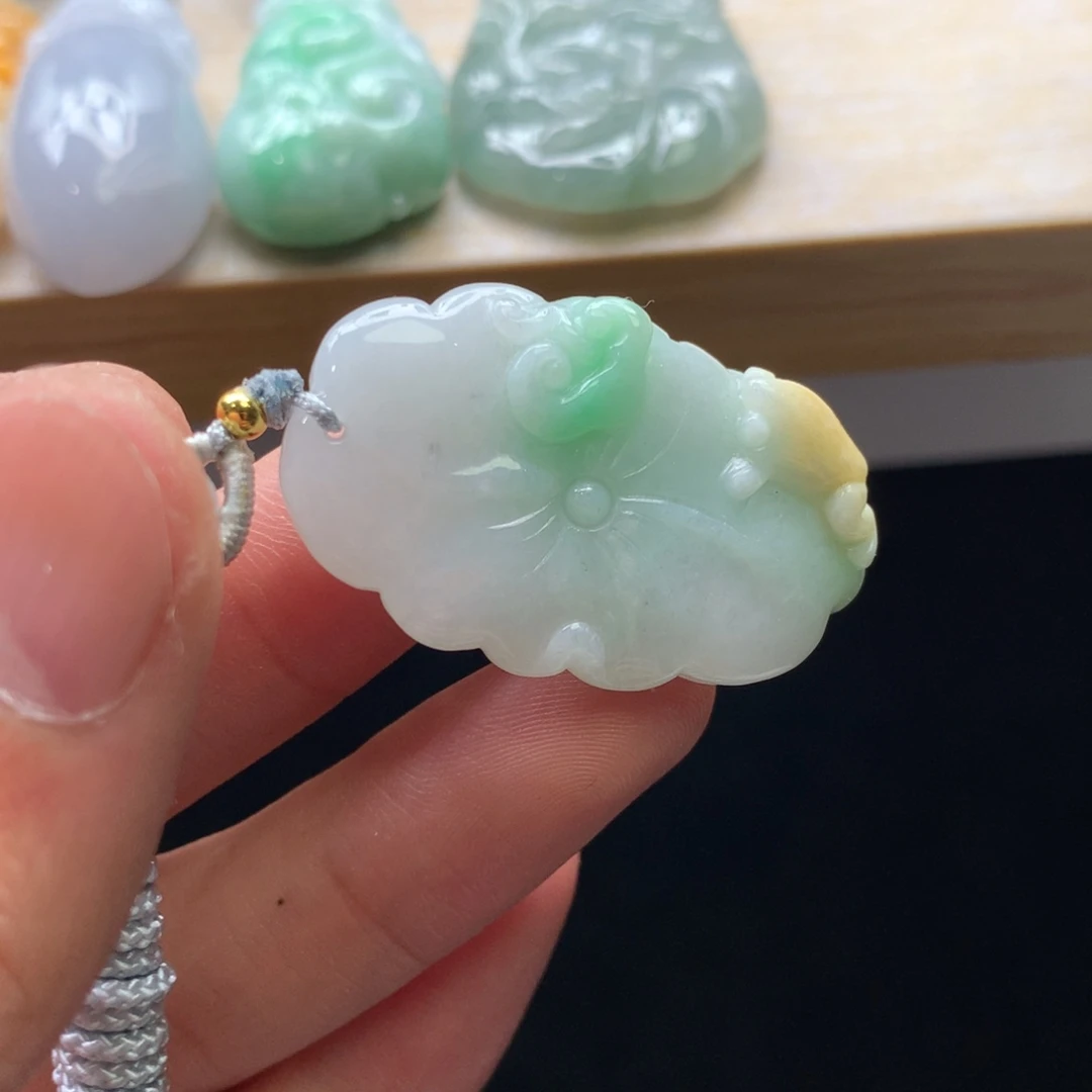 翡翠未镶嵌颈饰吊坠
