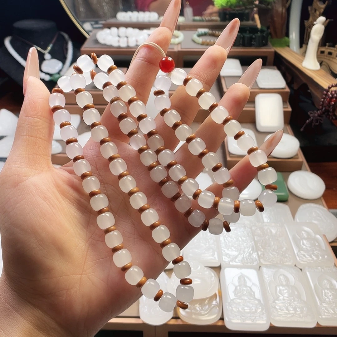 悟***我石英质玉（金丝玉）未镶嵌颈饰