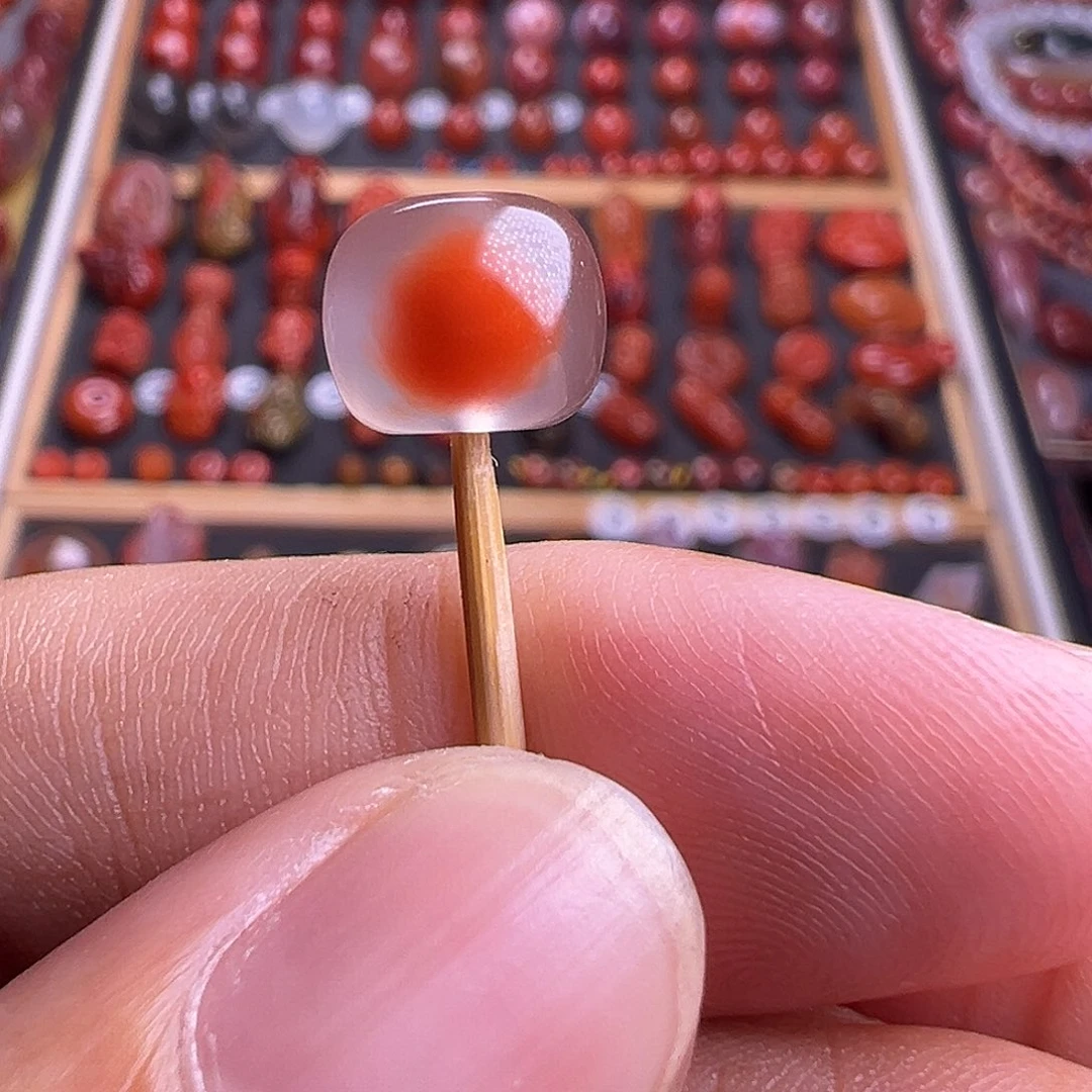 南红玛瑙未镶嵌珠宝奇石一点红老型：8.7mm