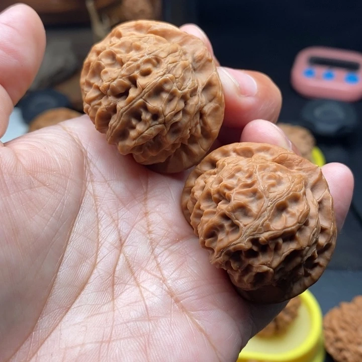 文玩核桃把件雀*食宫灯