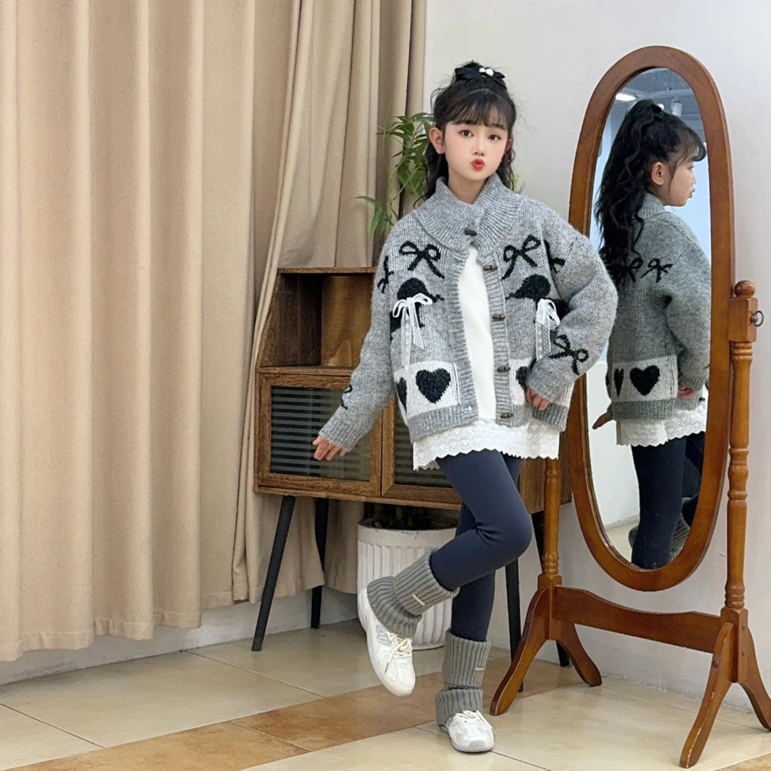 女童复古宽松灰色牛角扣毛衣外套2025秋冬慵懒高级感加厚