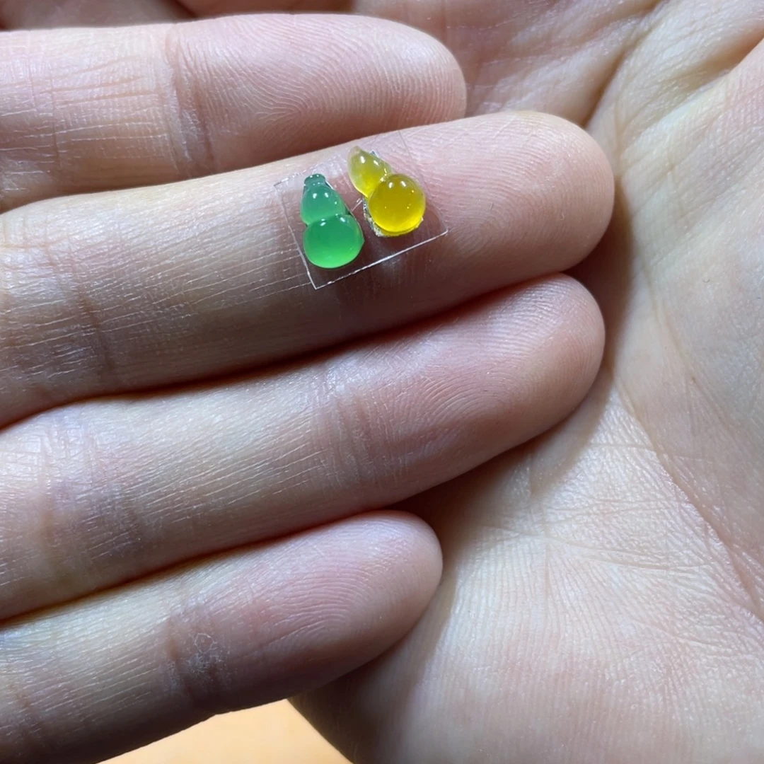 翡翠未镶嵌颈饰葫芦