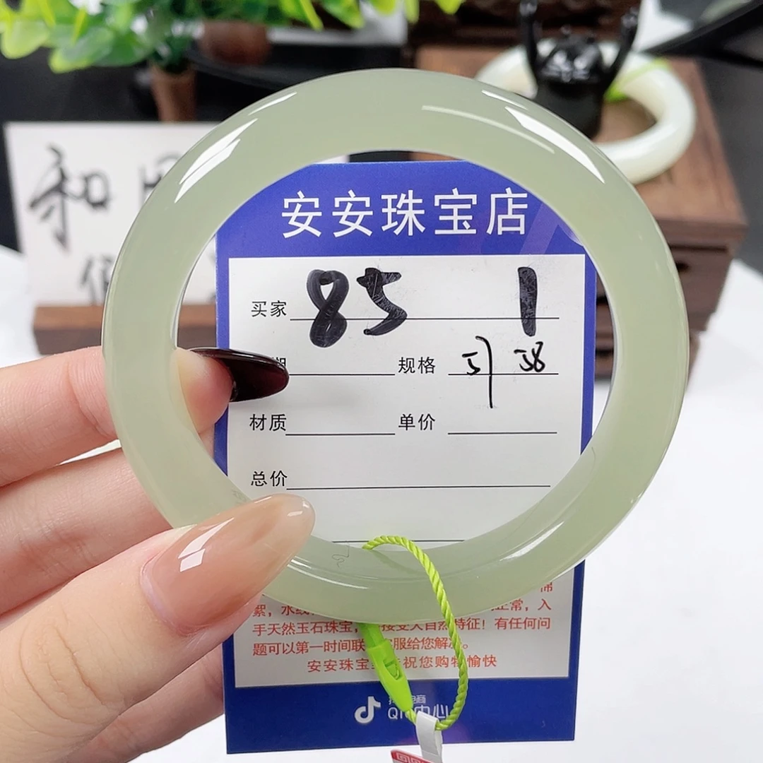 和田玉未镶嵌手镯