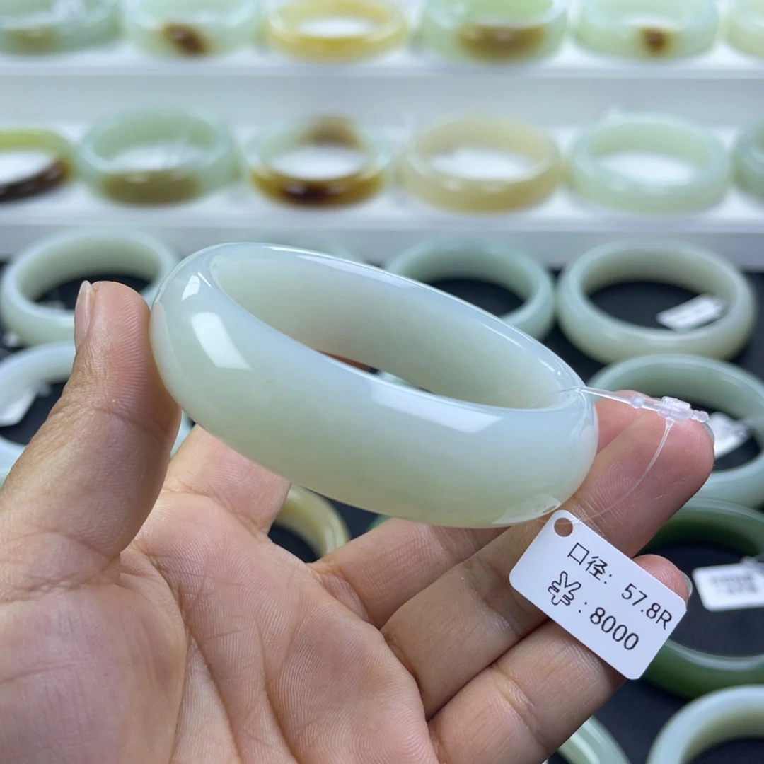 和田玉未镶嵌手镯