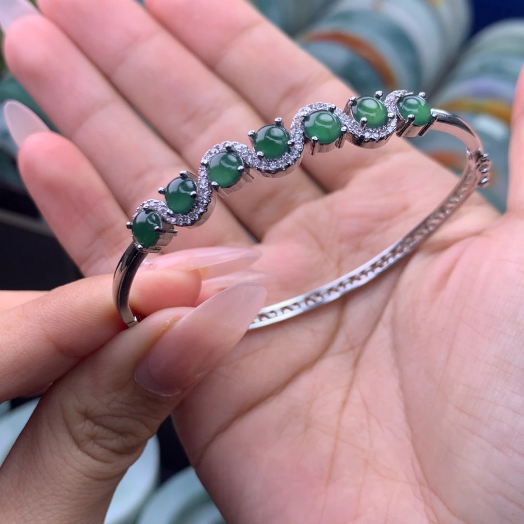 翡翠未镶嵌挂件手镯