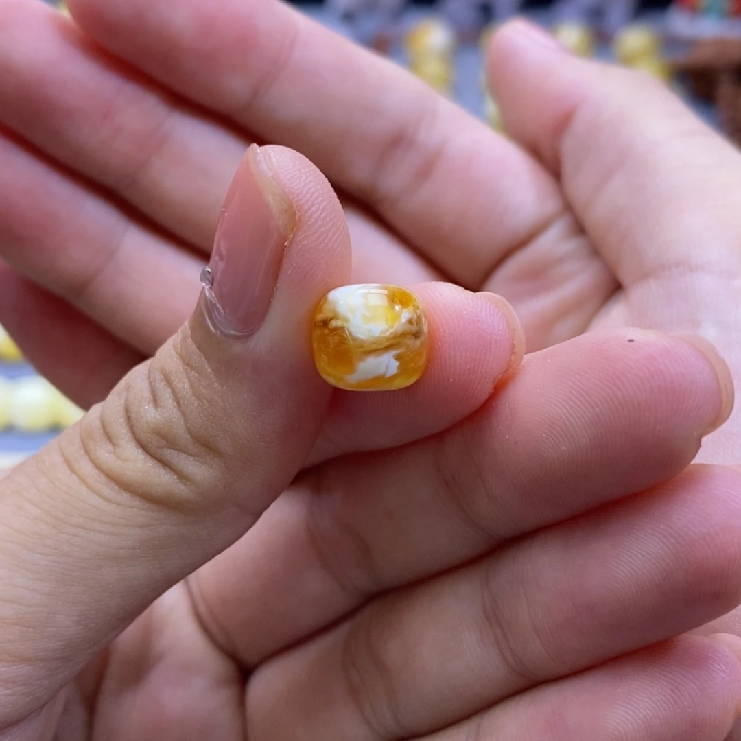 琥珀未镶嵌珠宝奇石10