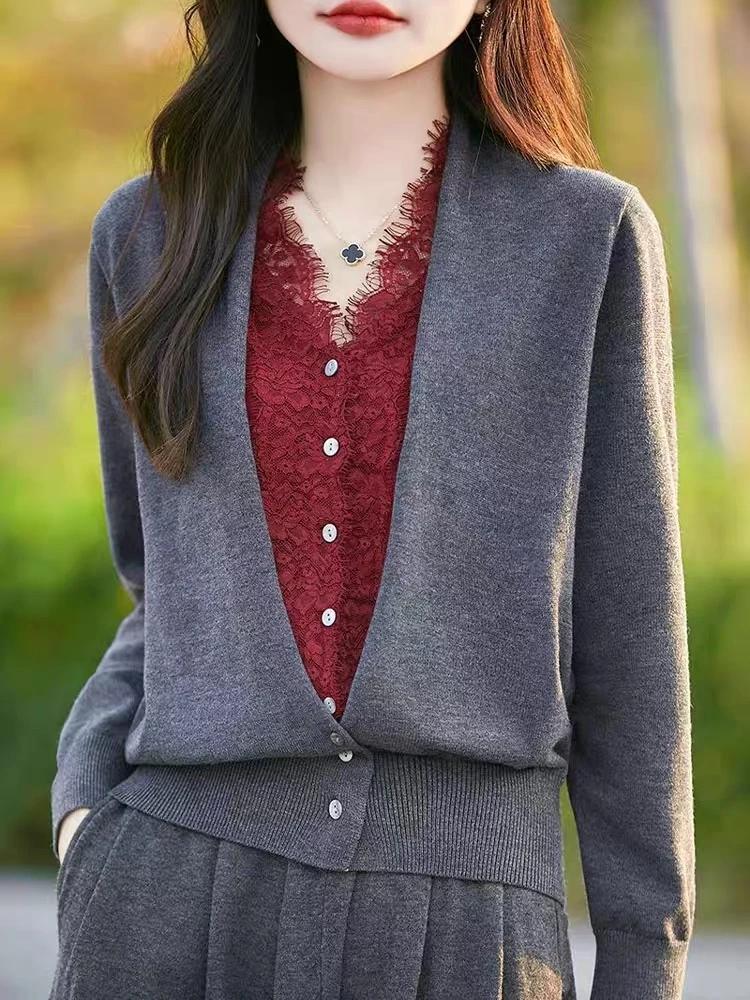 时尚洋气蕾丝V领假两件针织衫春季新款减龄宽松显瘦长袖上衣女装