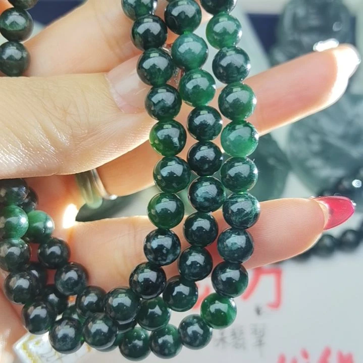 翡翠颈饰未镶嵌天然的A货翡翠多样性发货