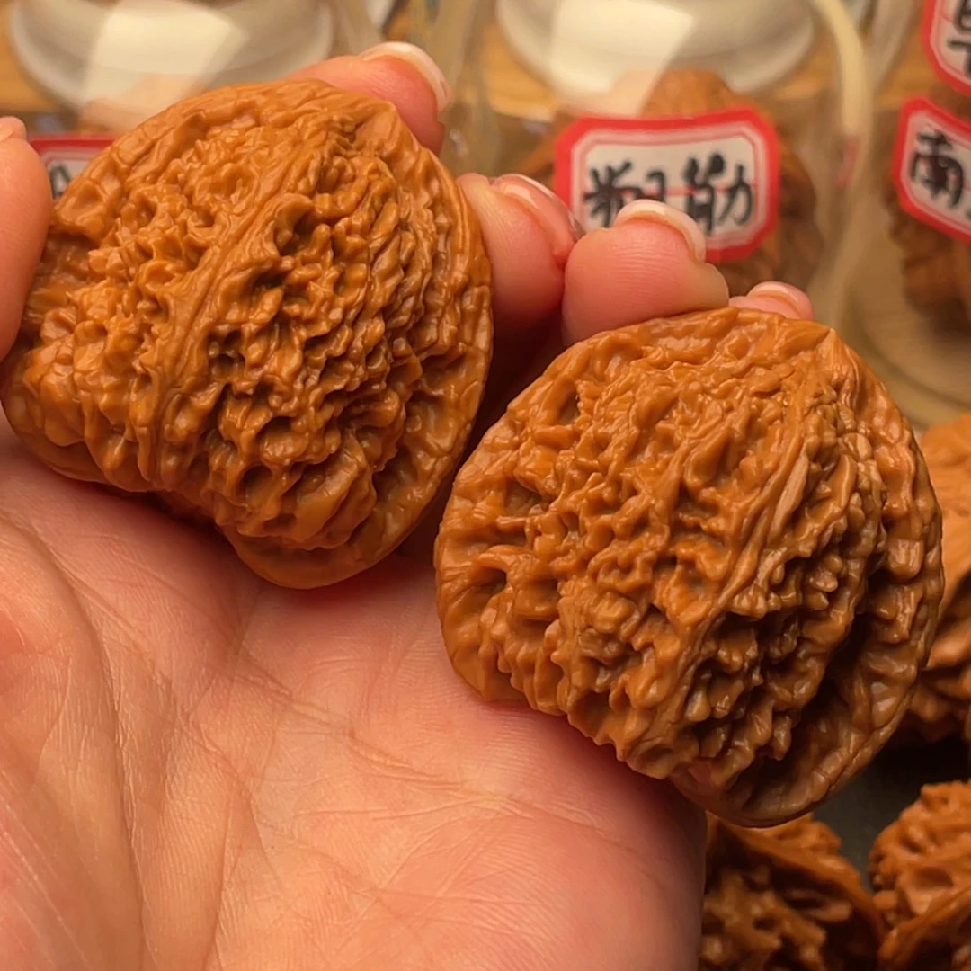 桃核把件全品红皮蚂蚁纹正三角疆41+