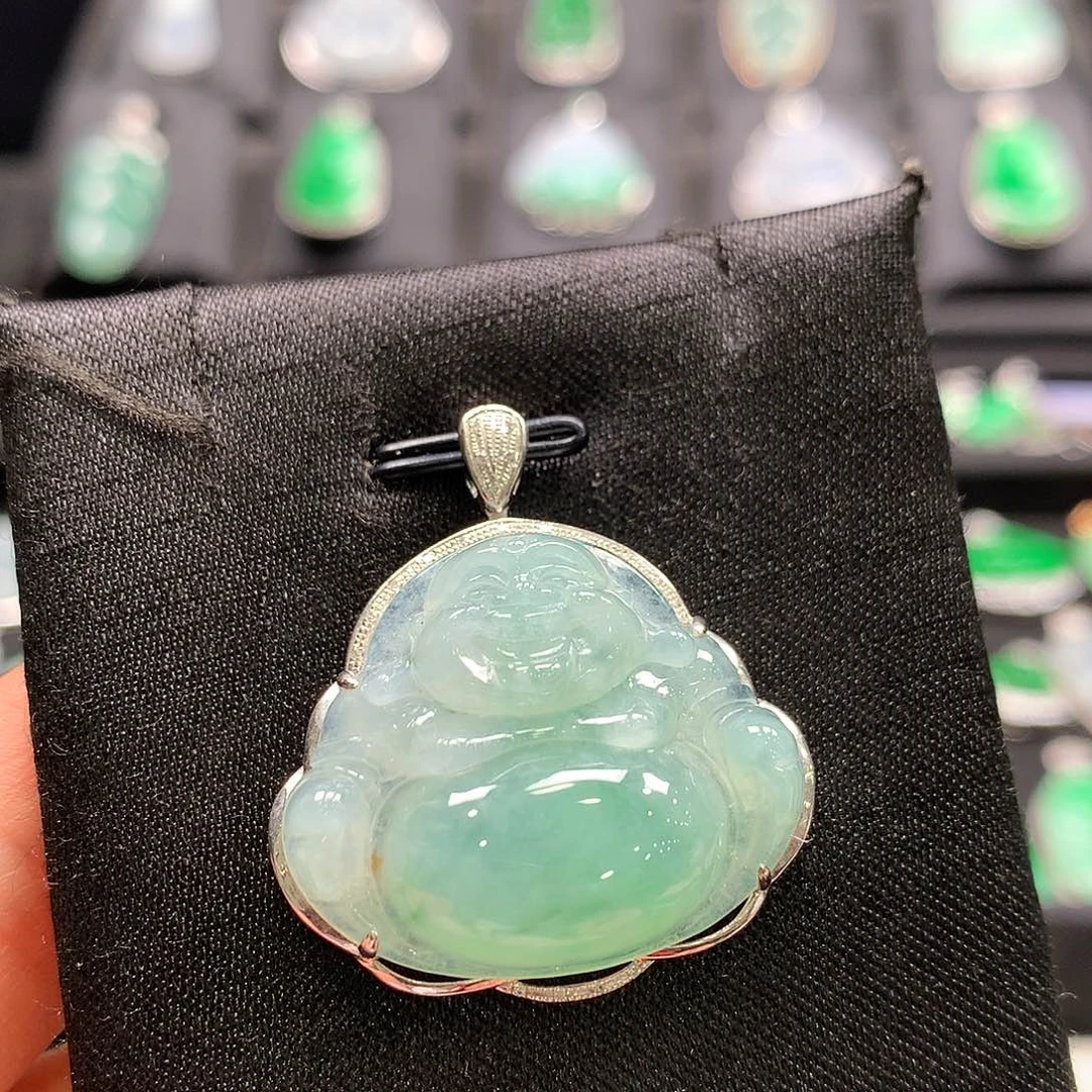 翡翠18K金镶嵌颈饰佛公