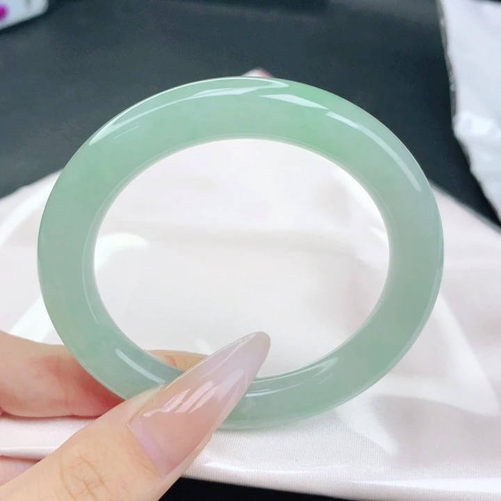 翡翠手镯未镶嵌54-55圈口