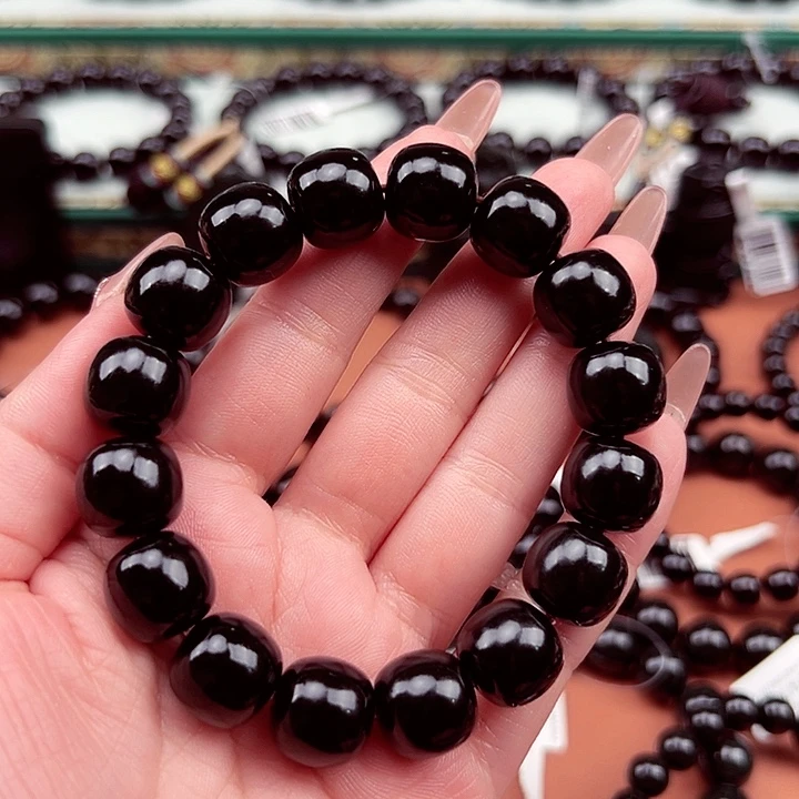 用***敬和田玉未镶嵌手串