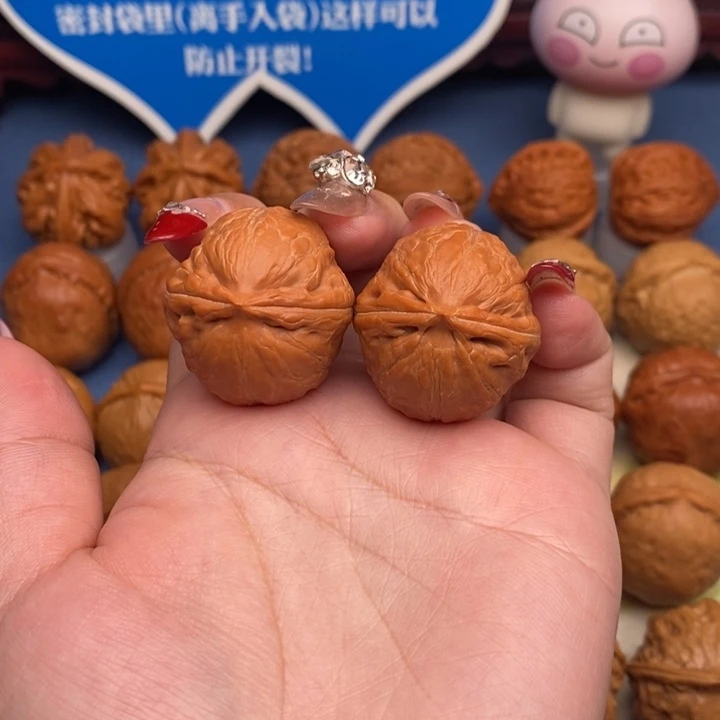 文玩核桃把件北***哥龙珠
