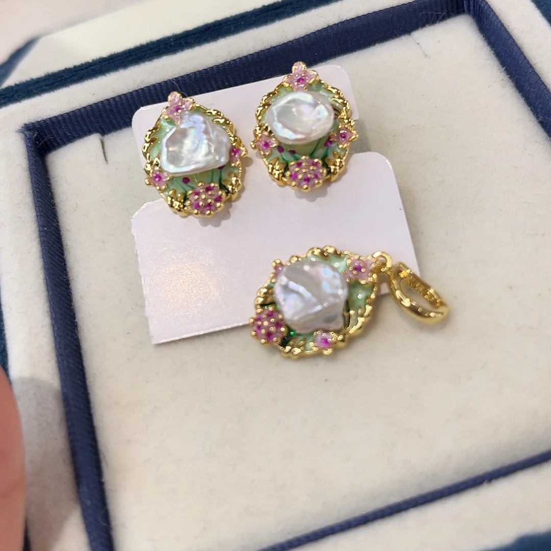 淡水珍珠合金耳饰