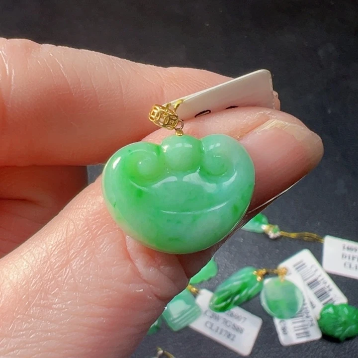 颈饰18K金镶嵌翡翠