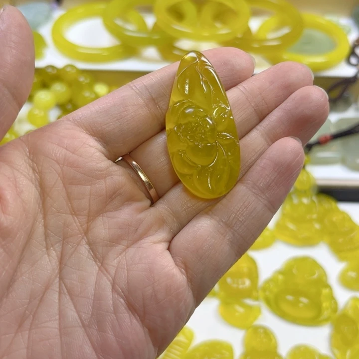 红***岸蛇纹石玉未镶嵌颈饰