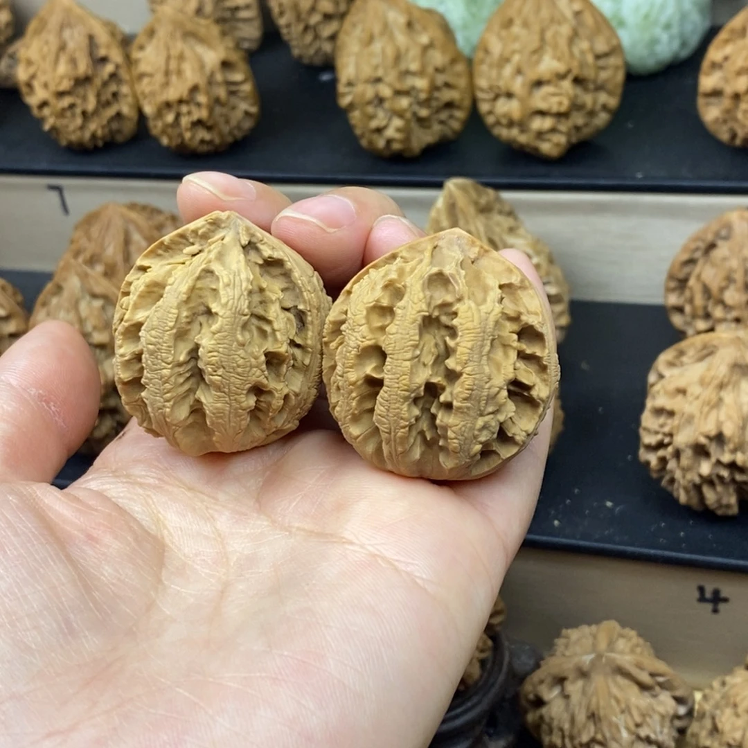 把件文玩核桃绣球34福利