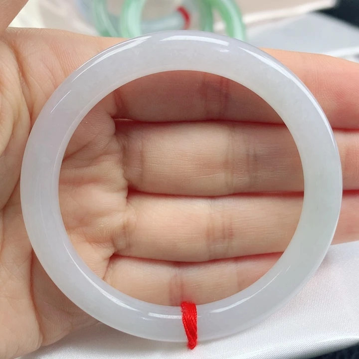 翡翠手镯未镶嵌细圆52