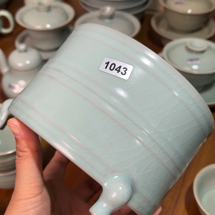 杯子1043手工三足尊，，青鸾汝瓷原矿釉