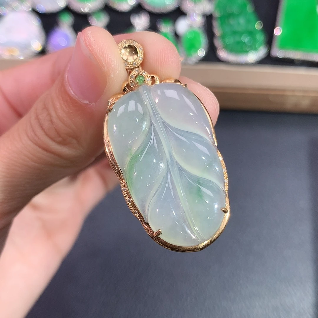 翡翠吊坠(赠链)18K金镶嵌