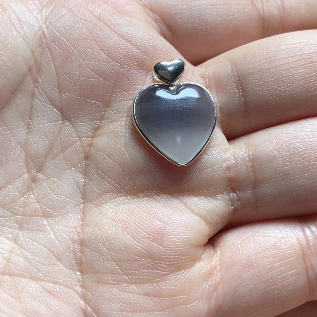 颈饰银S925镶嵌和田玉烟紫渐变爱心吊坠