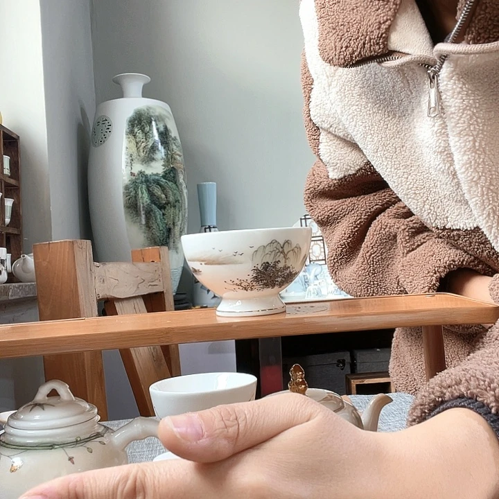 手绘山水杯。