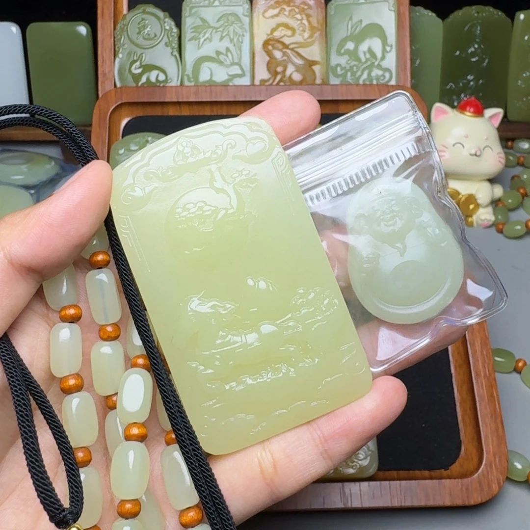 新疆昆仑山料生肖马