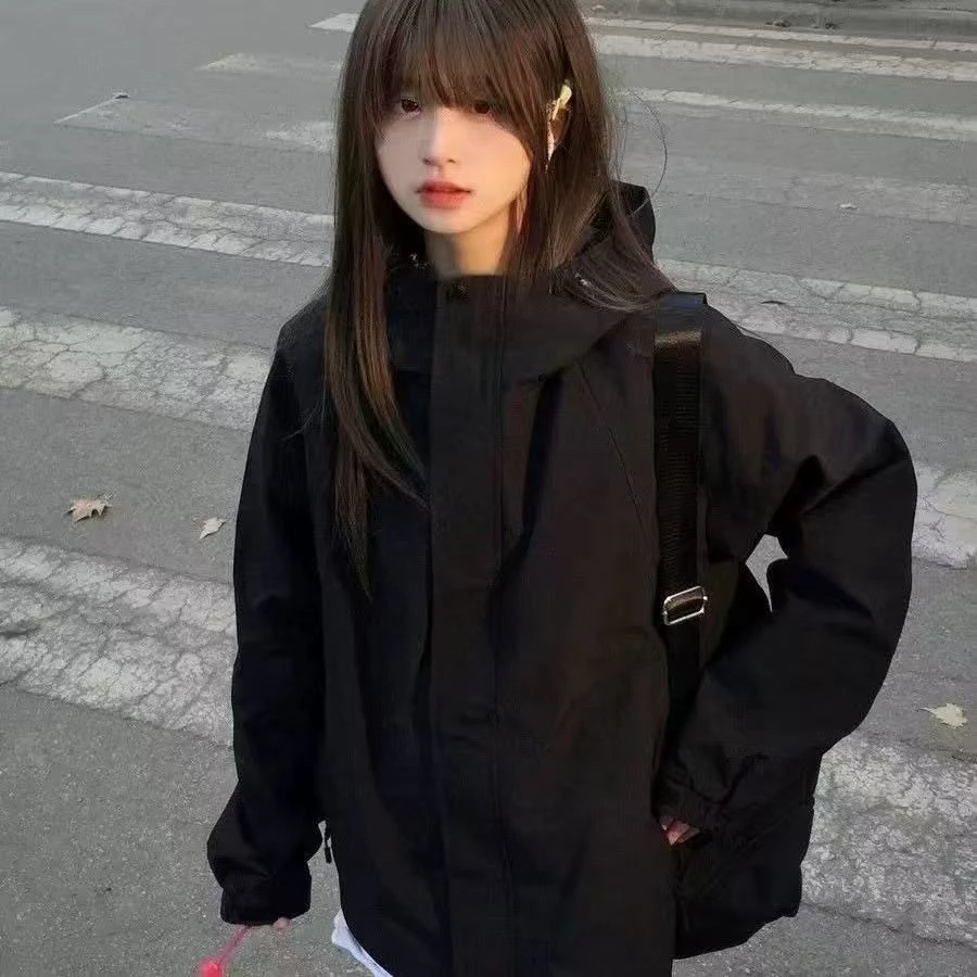 新款春秋外套纯色美式复古黑色冲锋衣外套女款运动风宽松连帽