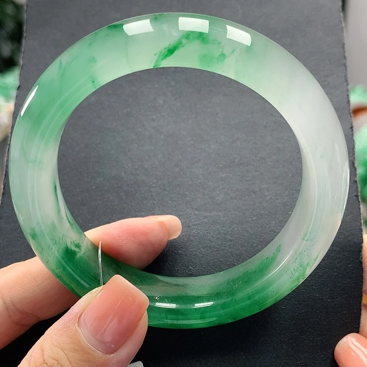 石英质玉手镯未镶嵌健****子