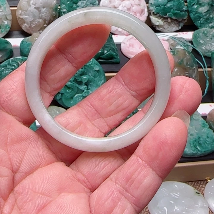 *****独山玉未镶嵌颈饰