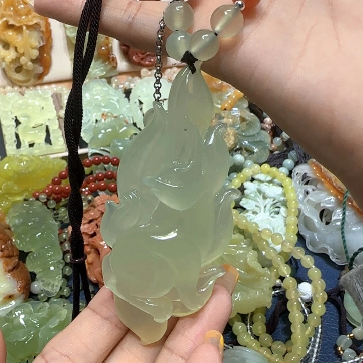 未镶嵌蛇纹石玉吊坠