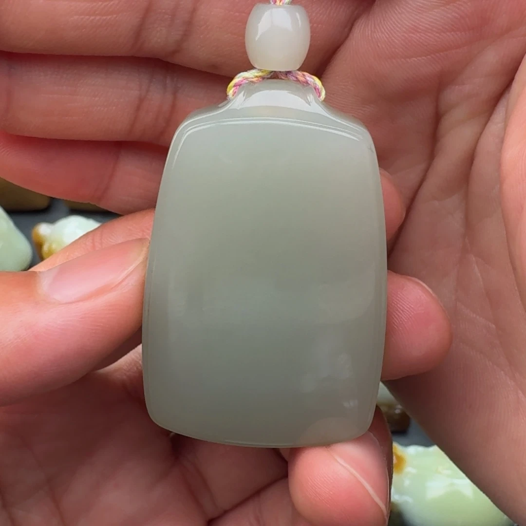 开***传和田玉未镶嵌颈饰