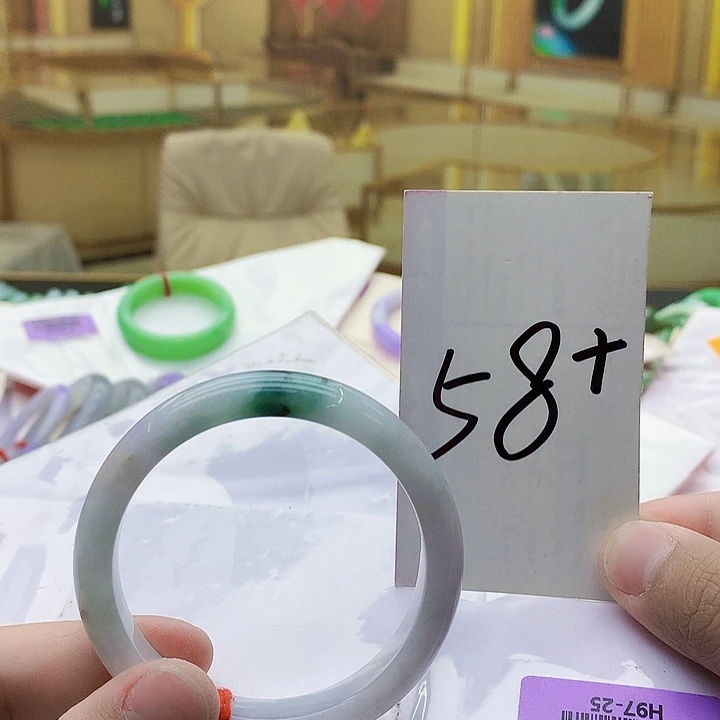 翡翠未镶嵌手镯gyfuhvchjb