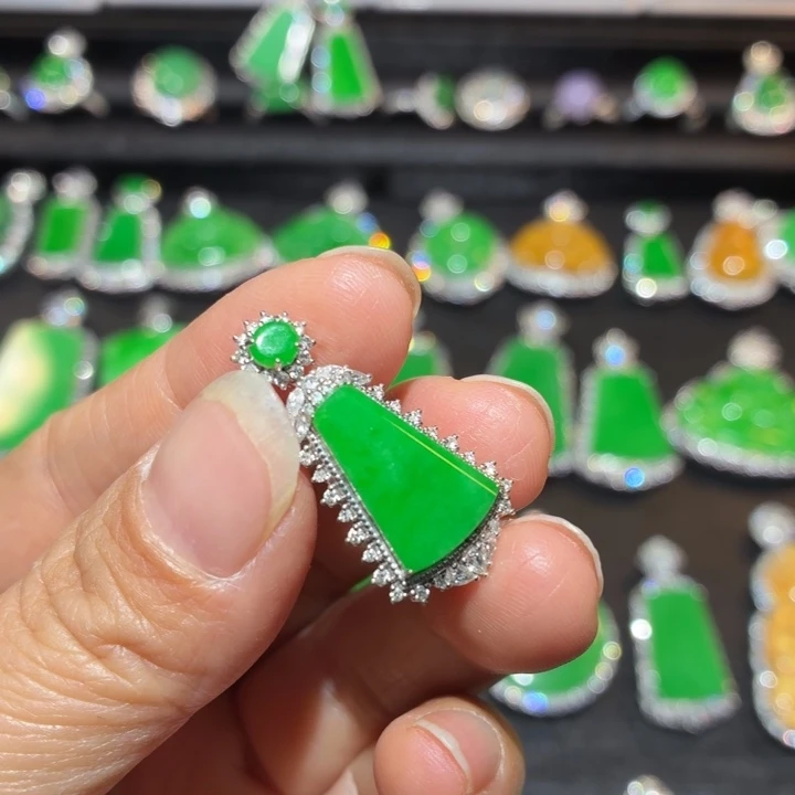 翡翠18K金镶嵌吊坠(不含链)翡翠