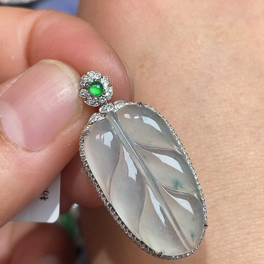 翡翠颈饰18K金镶嵌叶子