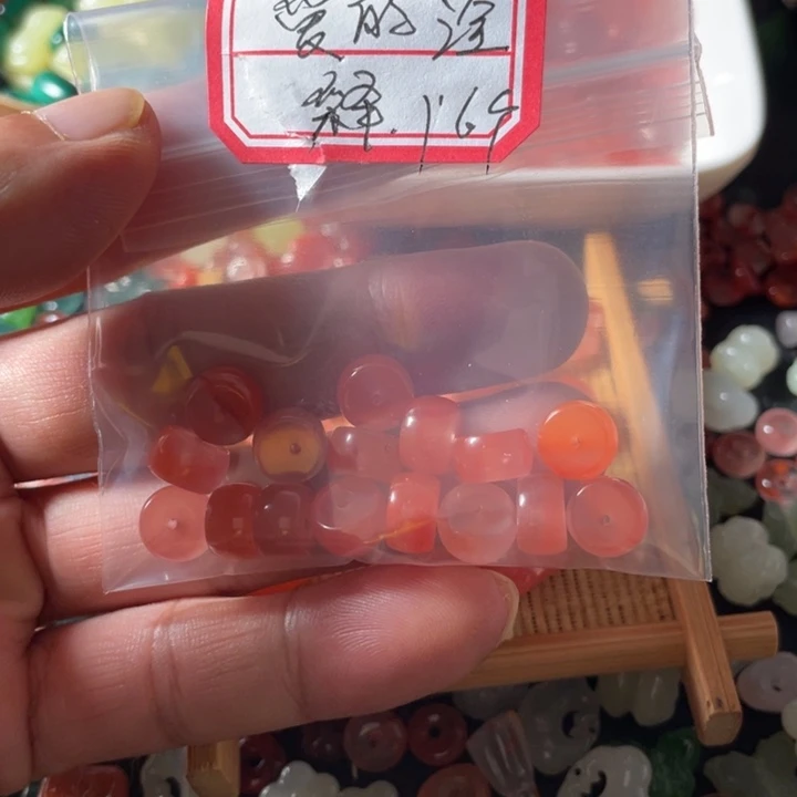 颈饰未镶嵌南红玛瑙爱**释