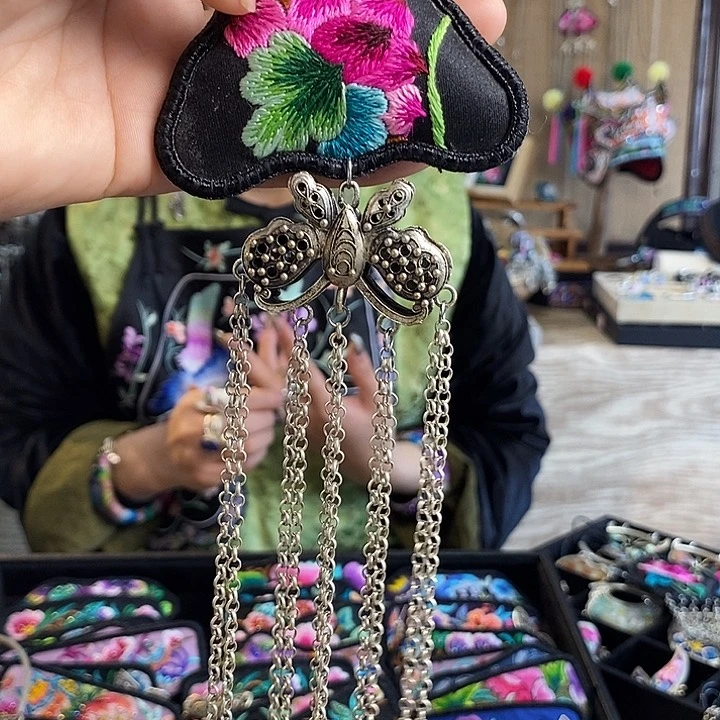 玻璃足银压襟挂件