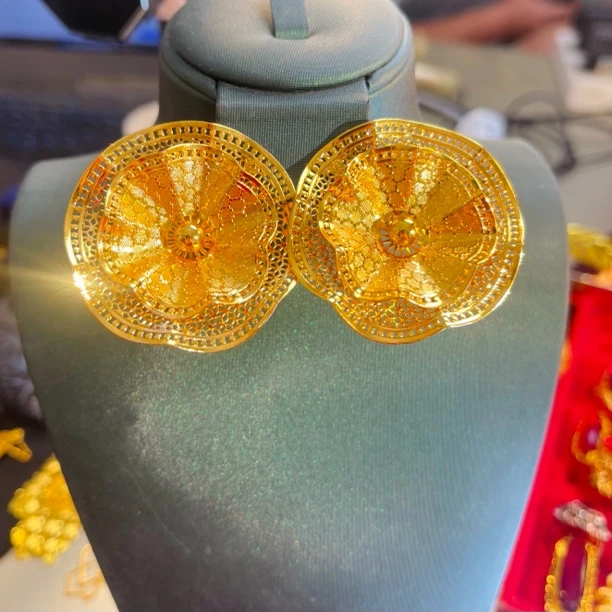 钛钢耳饰 金色大花耳钉