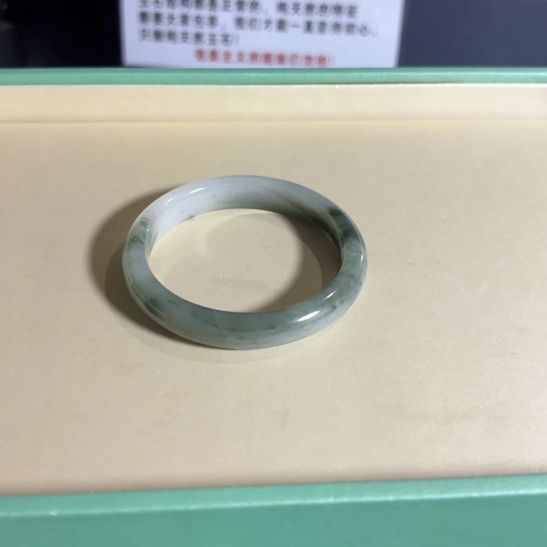 咸***鱼石英质玉手镯未镶嵌