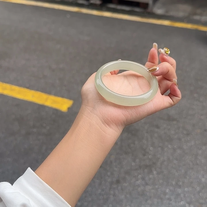东陵石未镶嵌手镯