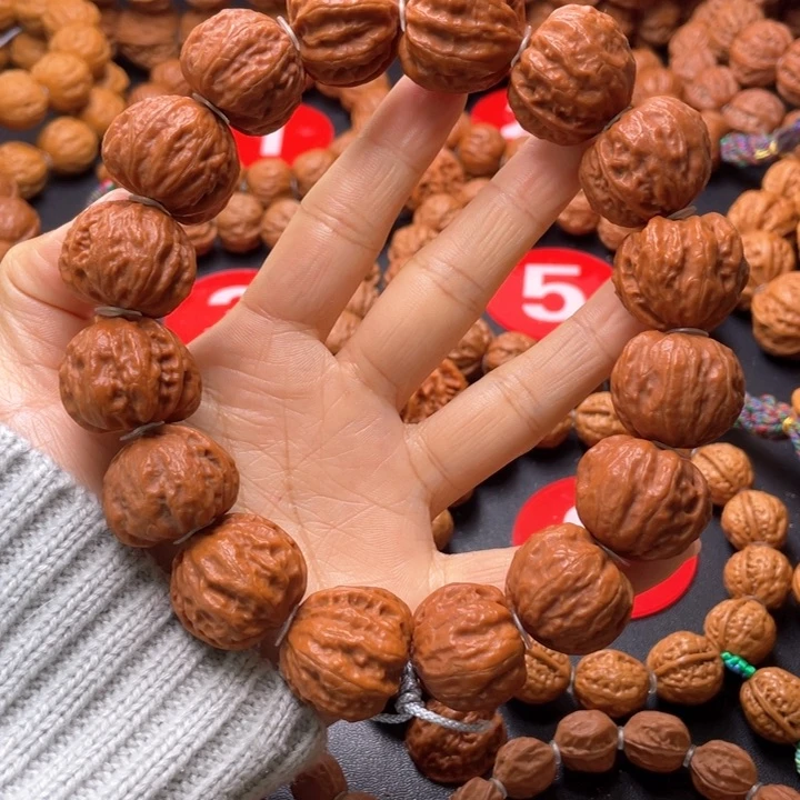 文玩核桃吊坠红皮元宝