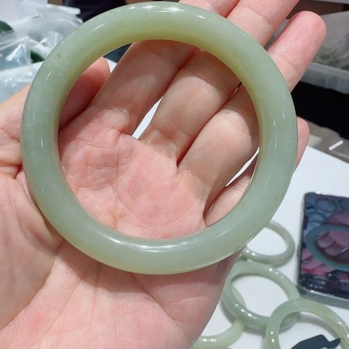 未镶嵌手镯和田玉772