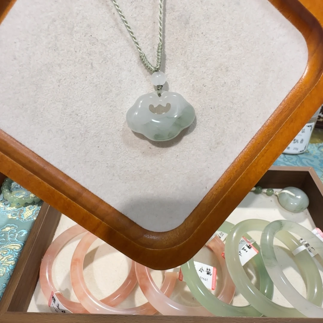 石英质玉（天山翠）未镶嵌项链如意锁项链