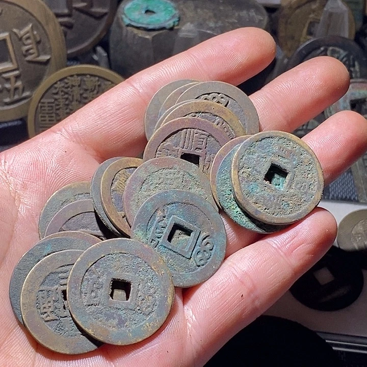 收***物铜现代工艺品仿制品19个