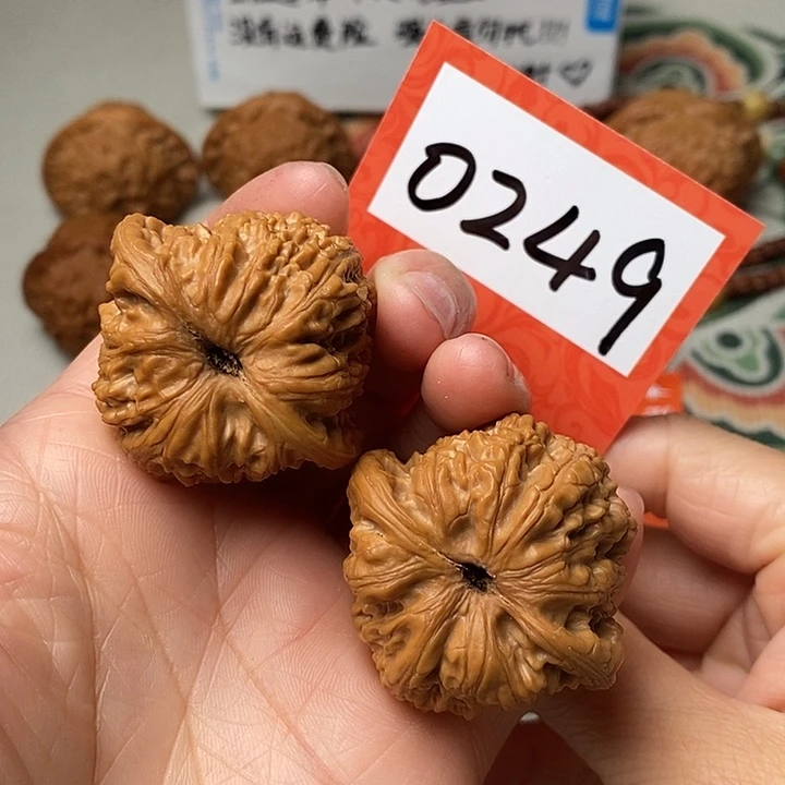 文玩核桃把件已*销40绣球 0249